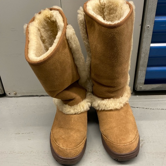 SUNBURST UGGS, Size 8, Great condition outside the repaired rip that was fixed. - Picture 1 of 15